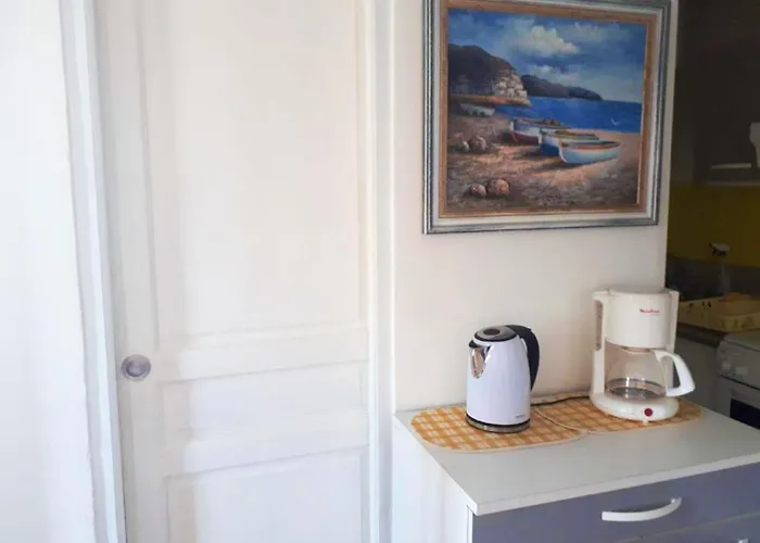 Maison En Front De Mer, A Saint-pierre-la-mer * פלורי