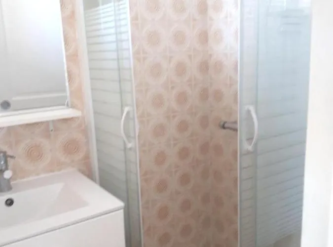 Maison En Front De Mer, A Saint-pierre-la-mer * פלורי