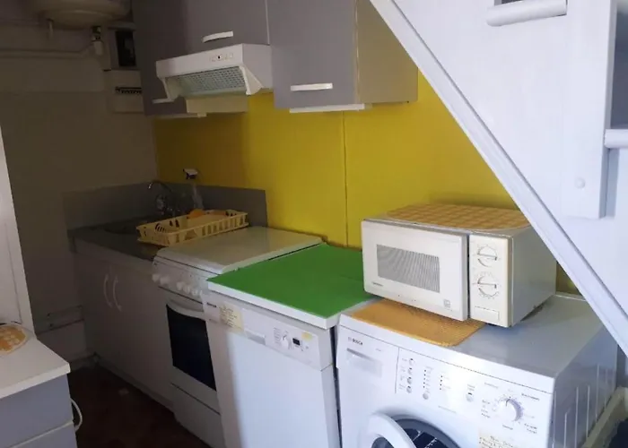 Maison En Front De Mer, A Saint-pierre-la-mer פלורי